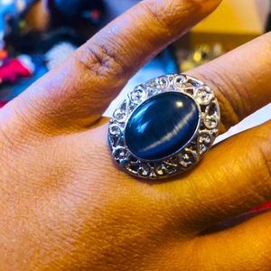 VICTORIAN STYLE BLUE CRYSTAL OVAL SILVER STRETCHY RING